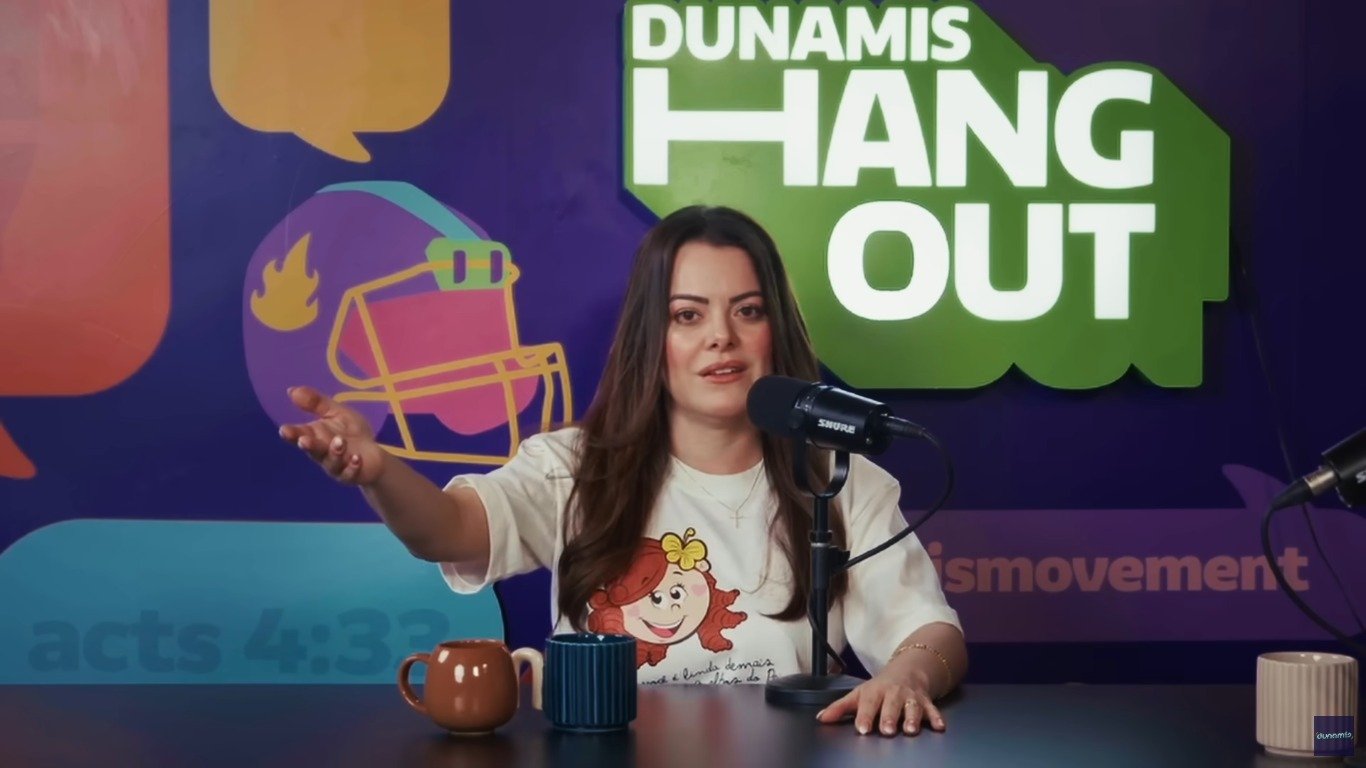 Ana Paula Valadão critica métodos de hipnose no louvor: 