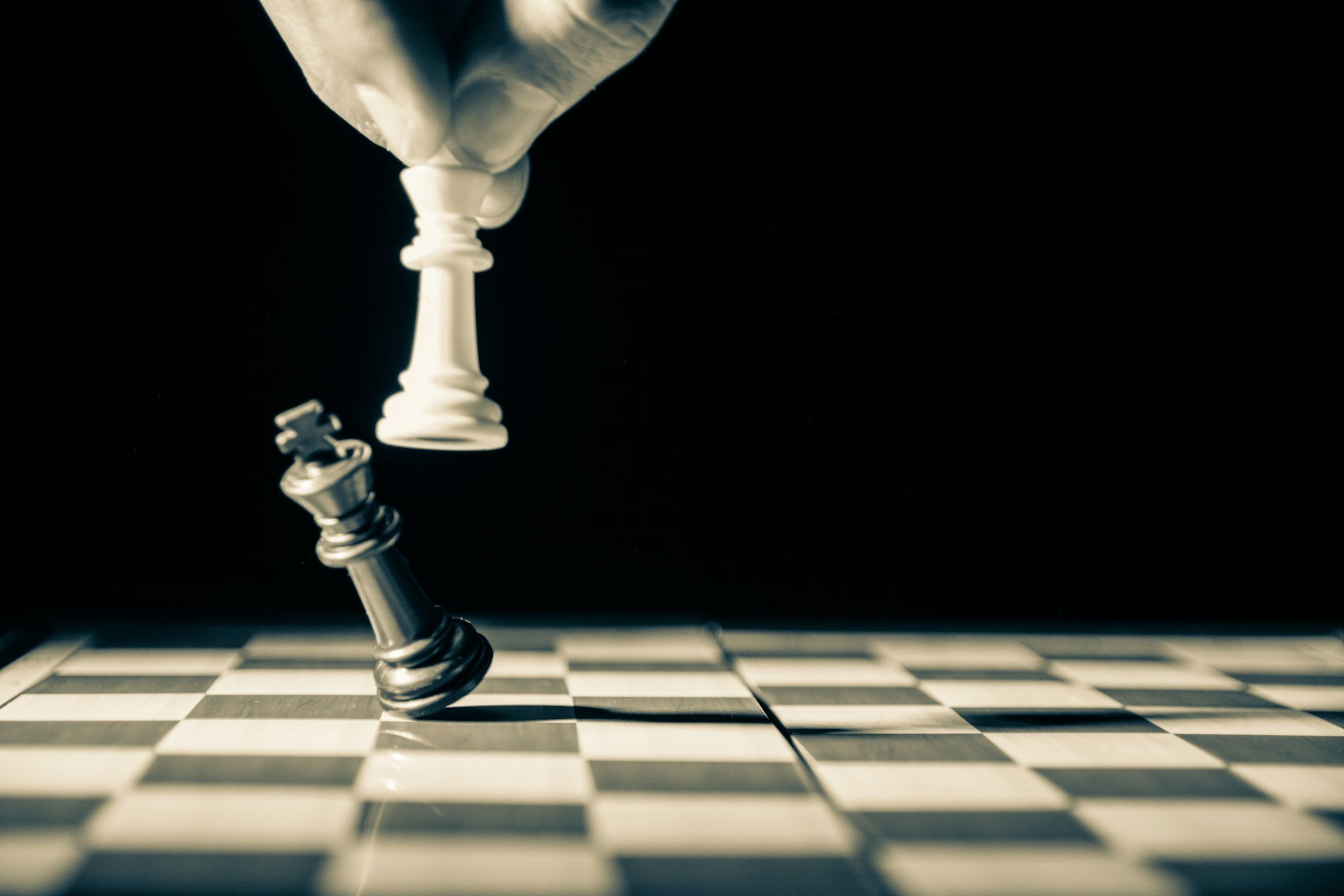 O exercício da crueldade do poder: No real e no imaginário