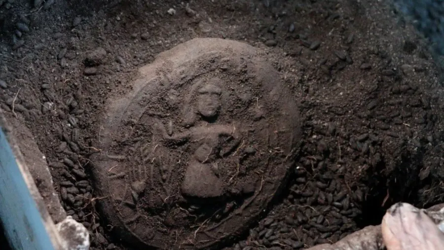 Pão de Santa Ceia de 1.300 anos com imagem de Jesus é encontrado na Turquia