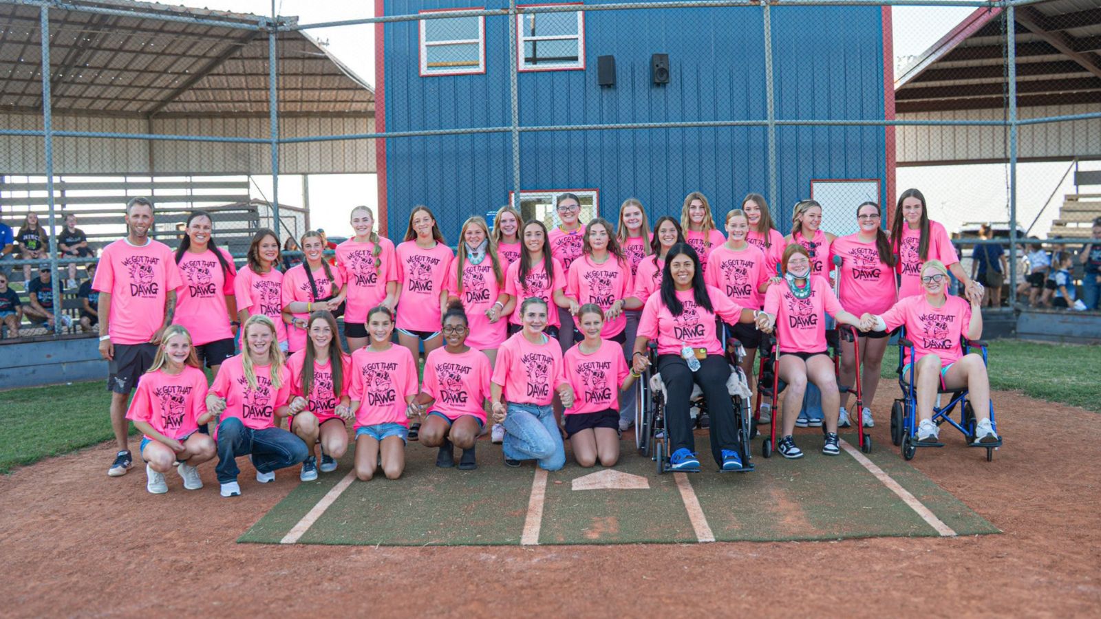 Time feminino de softball relata milagre em acidente de trânsito nos EUA: ‘Jesus apareceu’