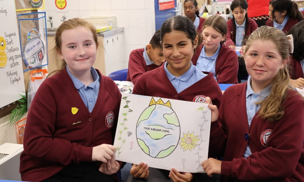 Milhares de alunos na Inglaterra participam de oração coletiva do ‘Pai Nosso’