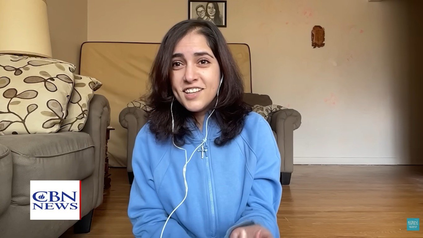 Filha de fundador do Hamas se converte após sonhar com Jesus: “Ele é o único caminho”