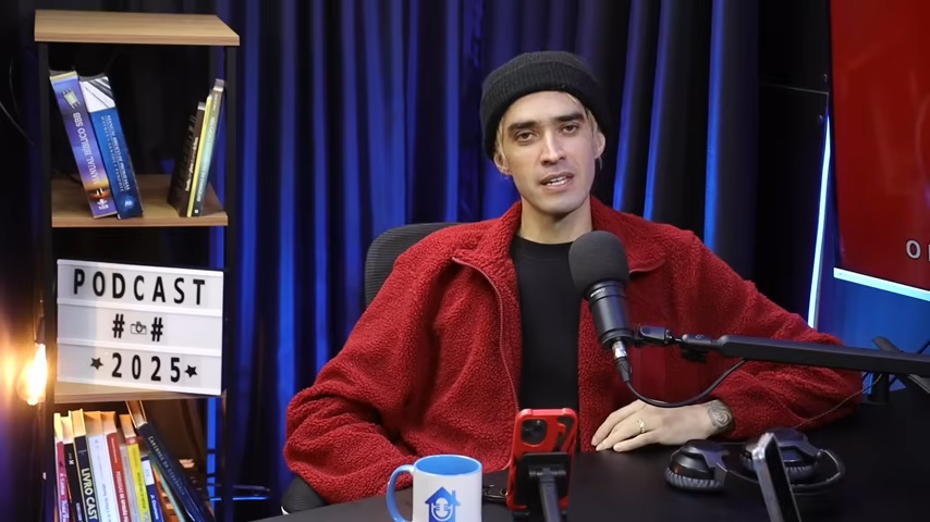 Ex-ocultista, cantor teve encontro com Jesus em seu quarto: ‘A Bíblia acendeu no escuro’