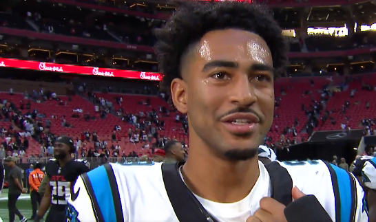 Jogador da NFL faz jogo histórico e dá glória a Deus: “Ele é a razão de tudo”