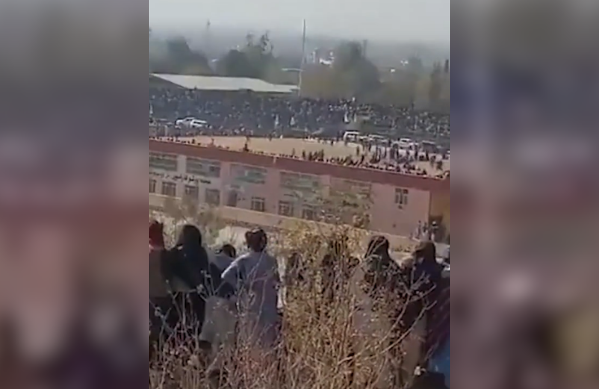 Adolescente de 13 anos realiza execução pública no Afeganistão sob regime Talibã