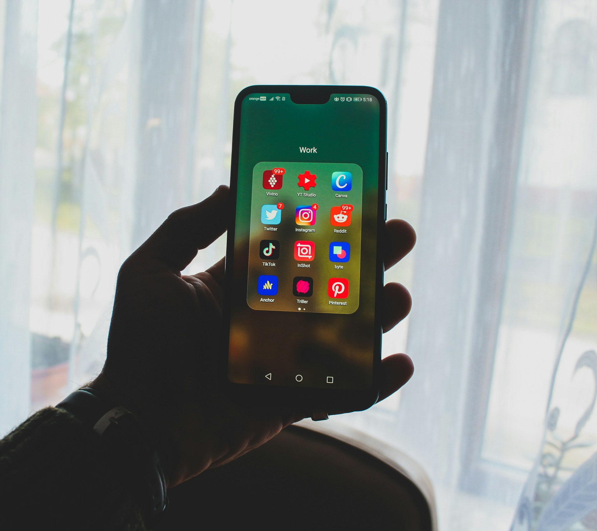 Quando o feed vence os fatos