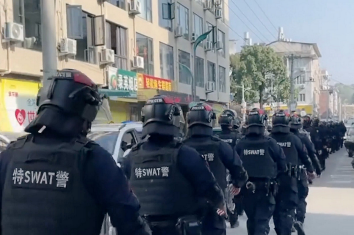 Operações policiais contra igrejas na China envolvem mais de 1.000 agentes