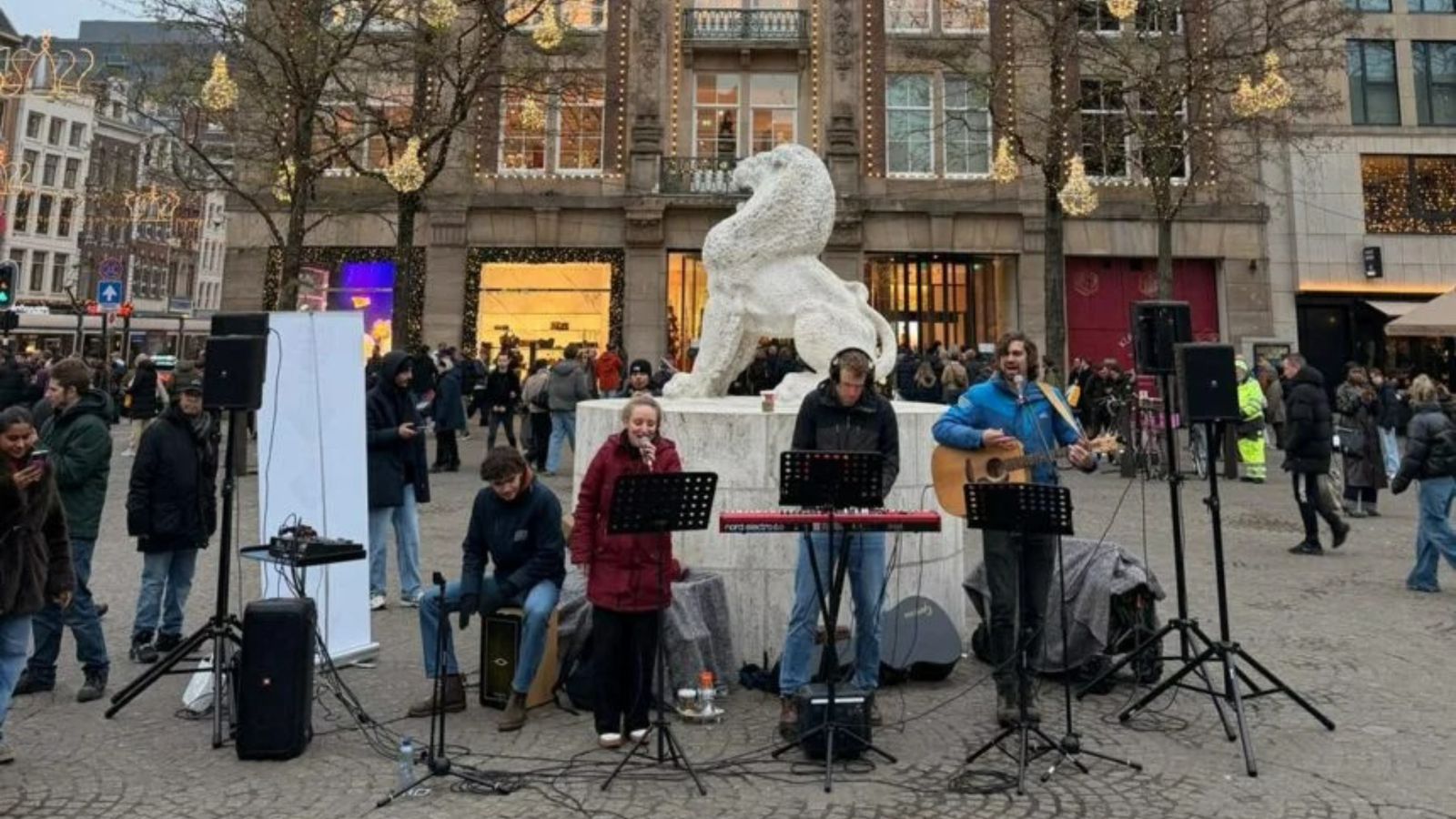 80 pessoas aceitam Jesus em evangelismo de rua em Amsterdã 