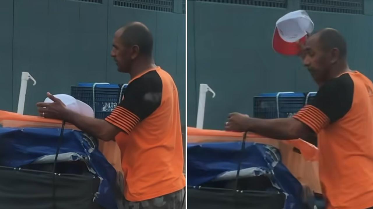 Ambulante prioriza oração antes de vender café em Recife: ‘Primeiro falo com Deus’