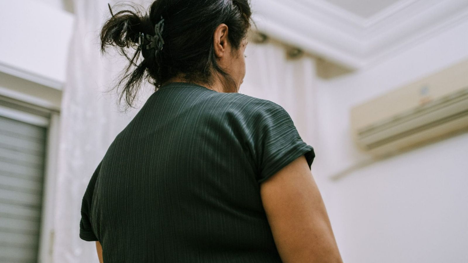 Ex-muçulmana arrisca a vida para ser batizada após sonhar com Jesus no Oriente Médio