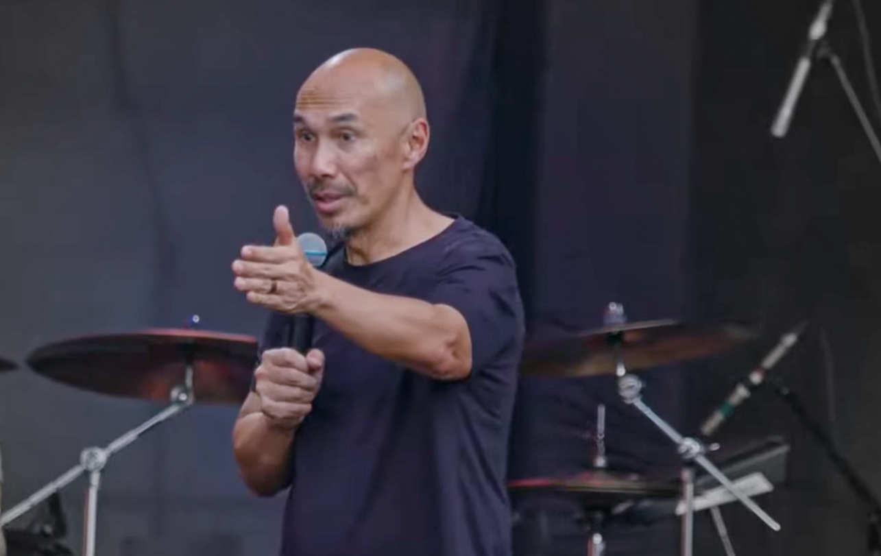 ‘Quando paramos de ir às nações, ficamos confortáveis demais’, diz Francis Chan no The Send