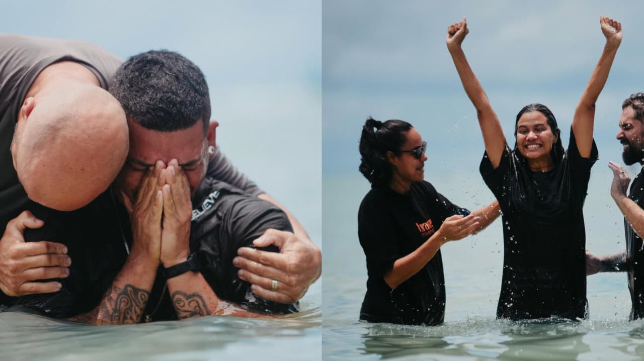 Igreja faz batismo em praia durante Carnaval: 