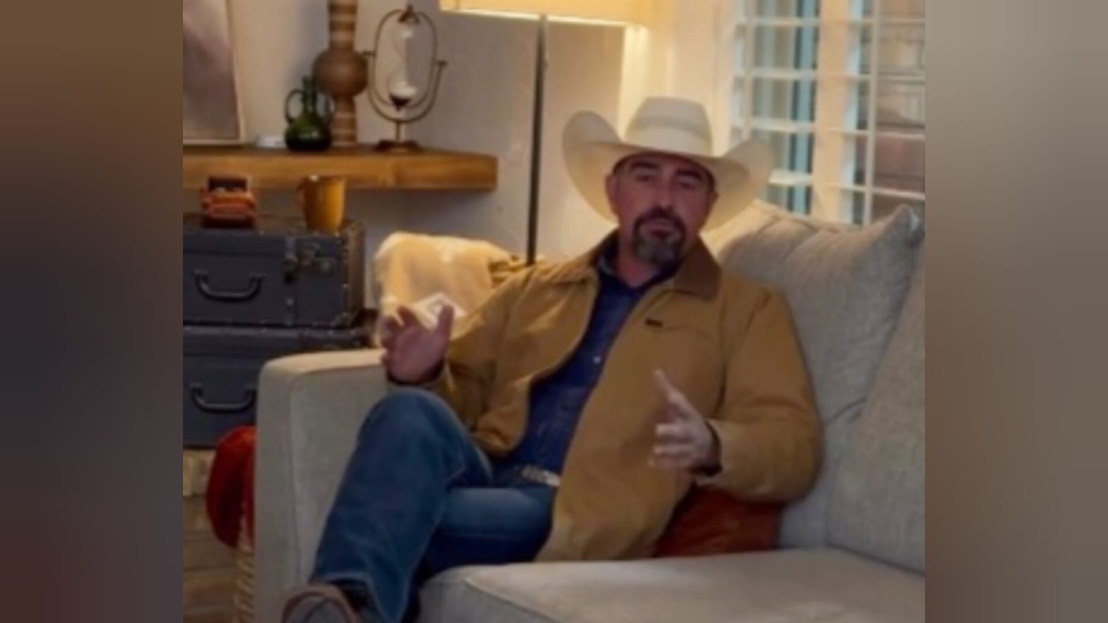 Prestes a tirar a vida, ateu lê a Bíblia e aceita Jesus: “Fui restaurado”