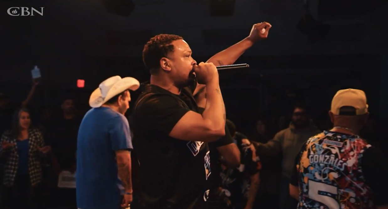 Após 12 anos nas drogas, homem é liberto e se torna rapper evangelista: “Jesus mudou tudo”