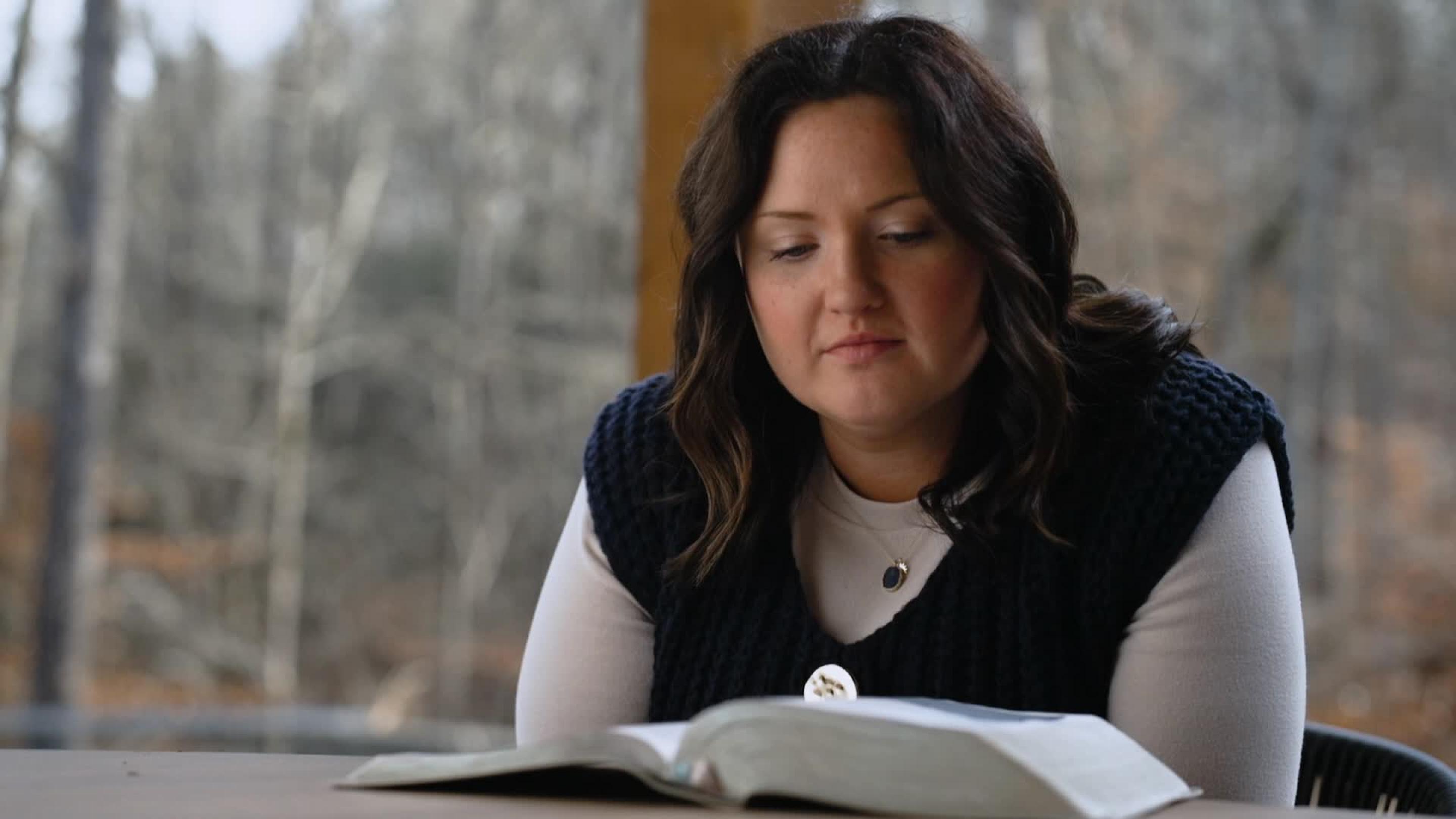 Jovem aceita Jesus na prisão e se torna evangelista em penitenciárias nos EUA