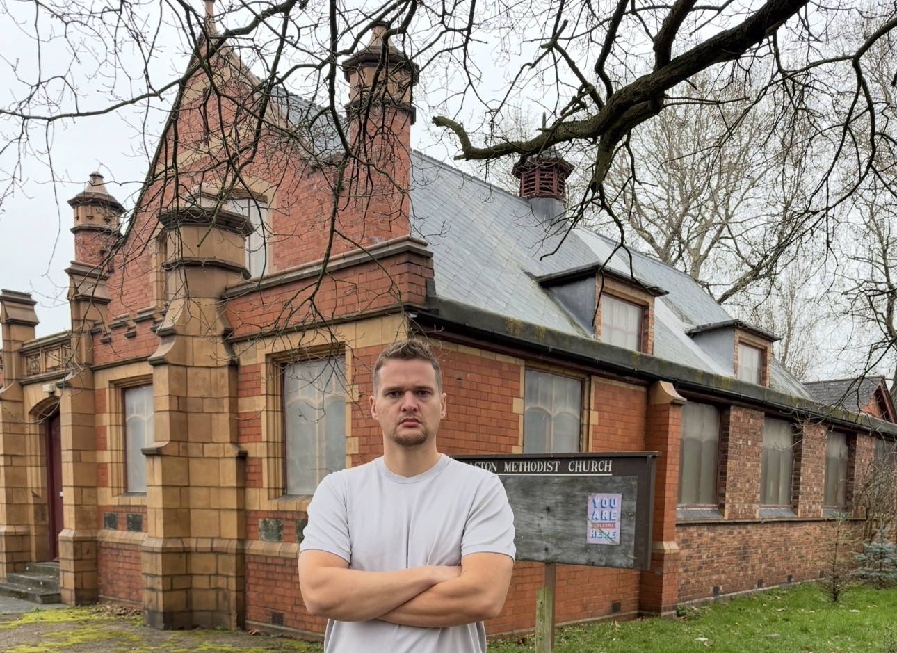 “Há um avivamento chegando”: Britânico compra igrejas fechadas para mantê-las abertas