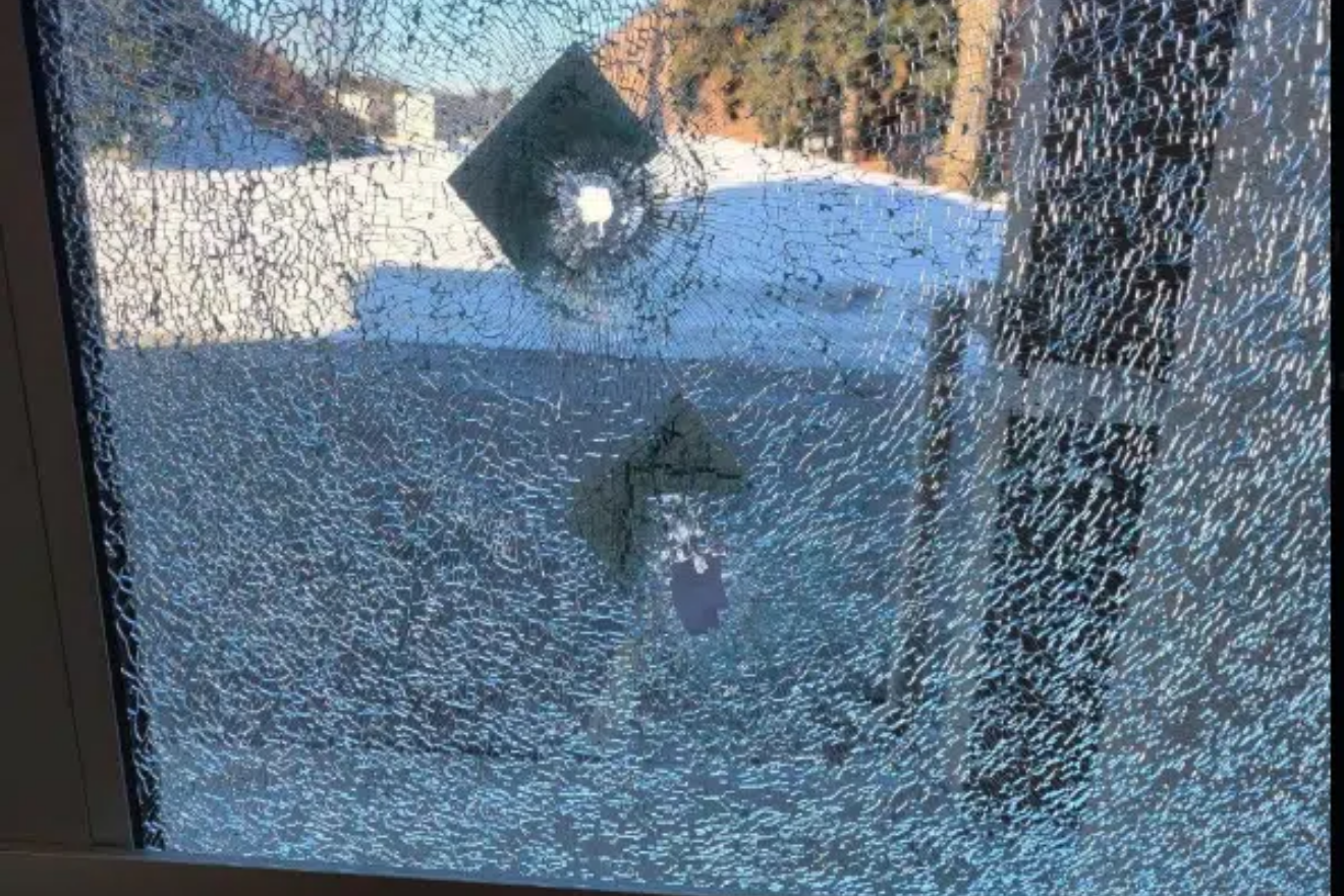 Antissemitismo global cresce 34% após início da guerra contra o Irã, aponta relatório