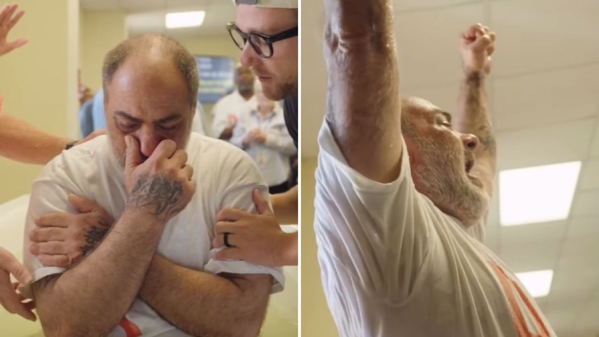 Homem aceita Jesus e emociona ao ser batizado em prisão nos EUA: “Deus me tocou”
