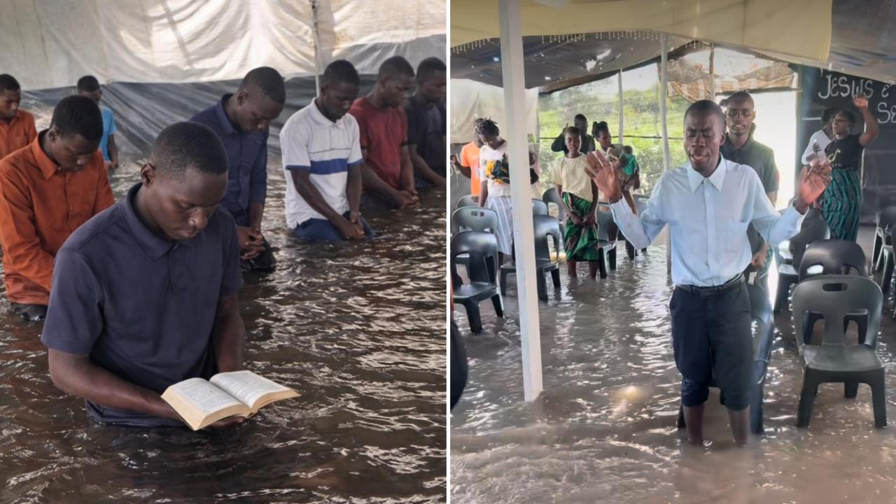 Cristãos louvam a Deus em igreja inundada após fortes chuvas em Moçambique