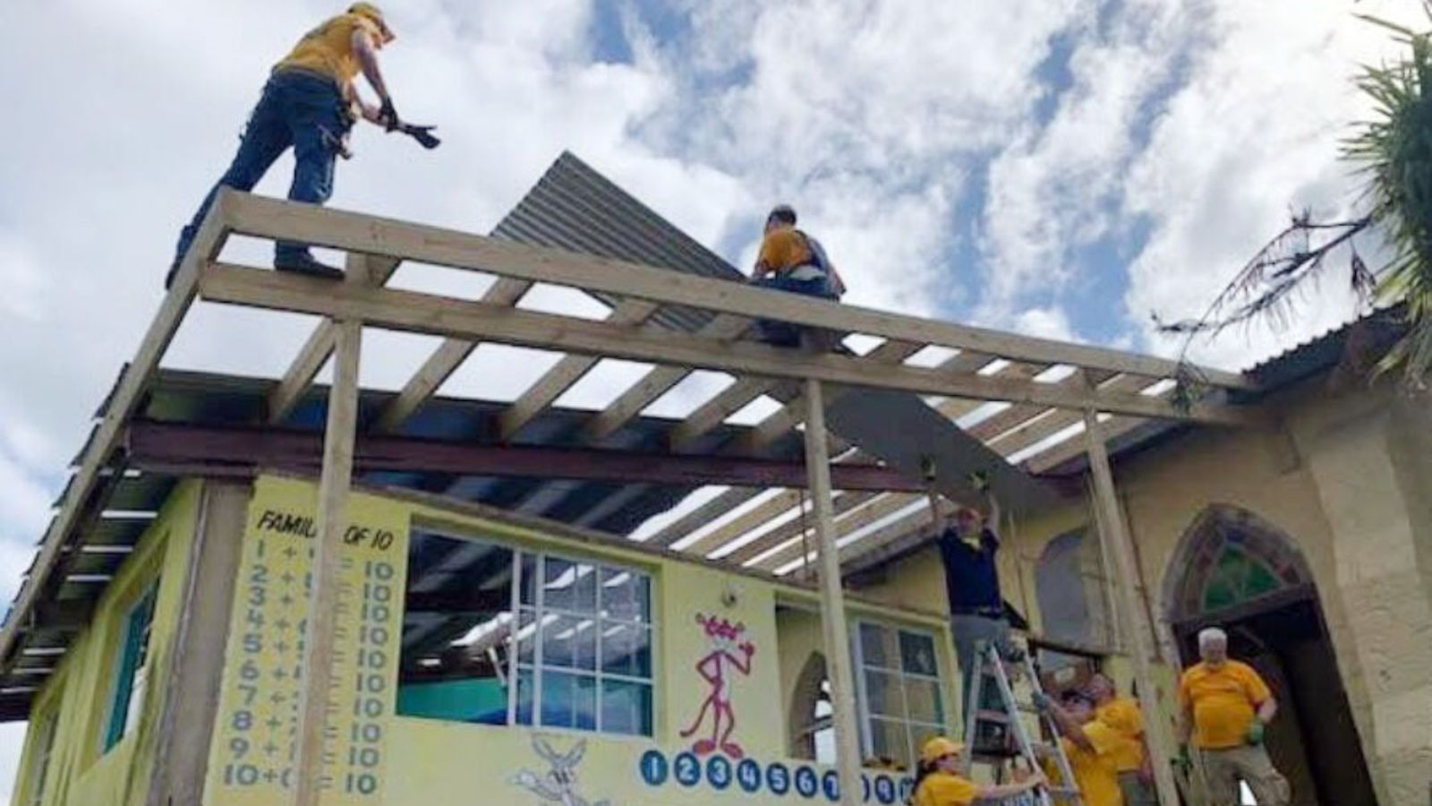 Cristãos americanos reconstroem igrejas destruídas por furacão na Jamaica