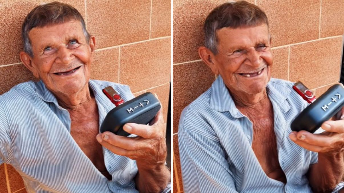 Idoso analfabeto se emociona ao ouvir Bíblia em áudio no sertão: ‘Jesus o alcançou’