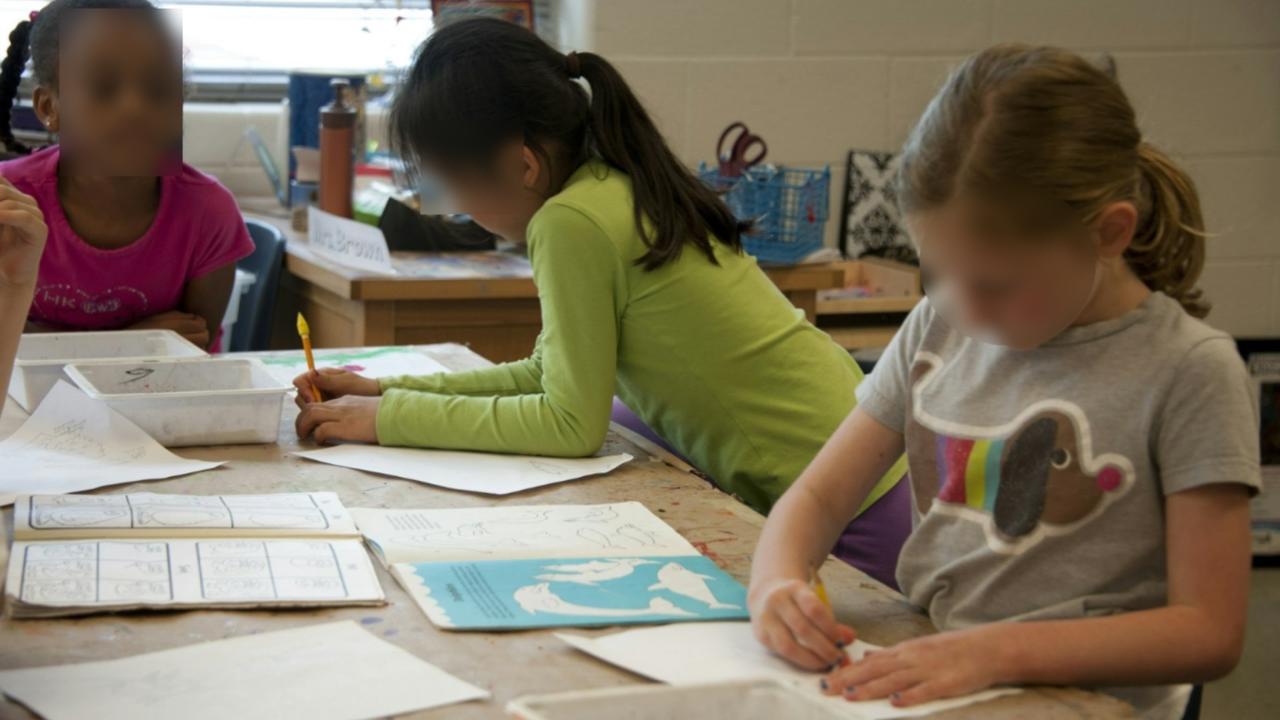 Menina é repreendida por vice-diretor após evangelizar em escola nos EUA