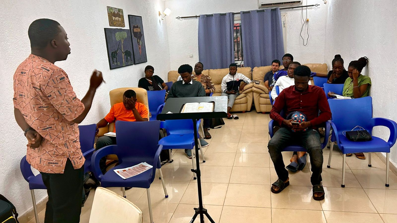 Com menos de 1% de evangélicos, jovens evangelistas estão expandindo o Evangelho na Guiné