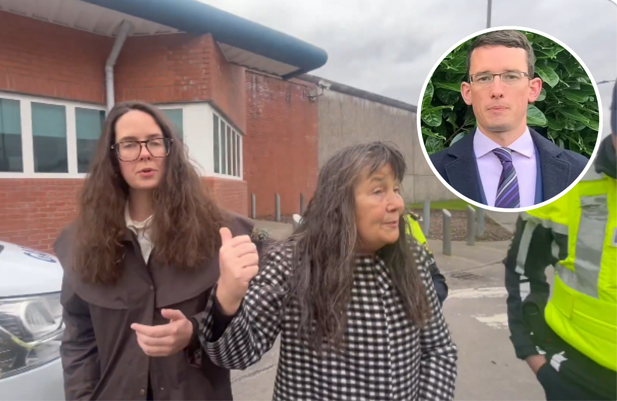 Mãe e irmã de professor preso por pronome neutro são presas após visitá-lo na cadeia