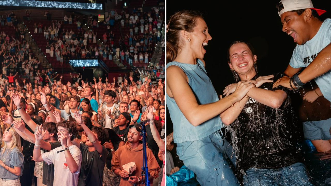 Mais de 4 mil estudantes ouvem o Evangelho e dezenas são batizados em universidade dos EUA