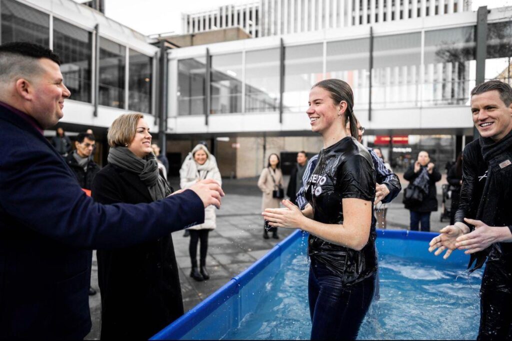 Após não encontrar paz no dinheiro e na Nova Era, jovem se converte: 