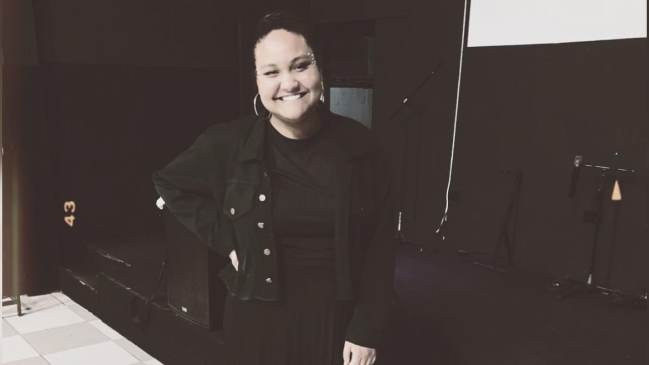 Cantora gospel de 21 anos morre após acidente em parque de diversões em MG