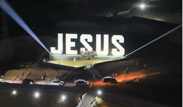 Mirante com letreiro “Jesus” é inaugurado por igreja em São Paulo