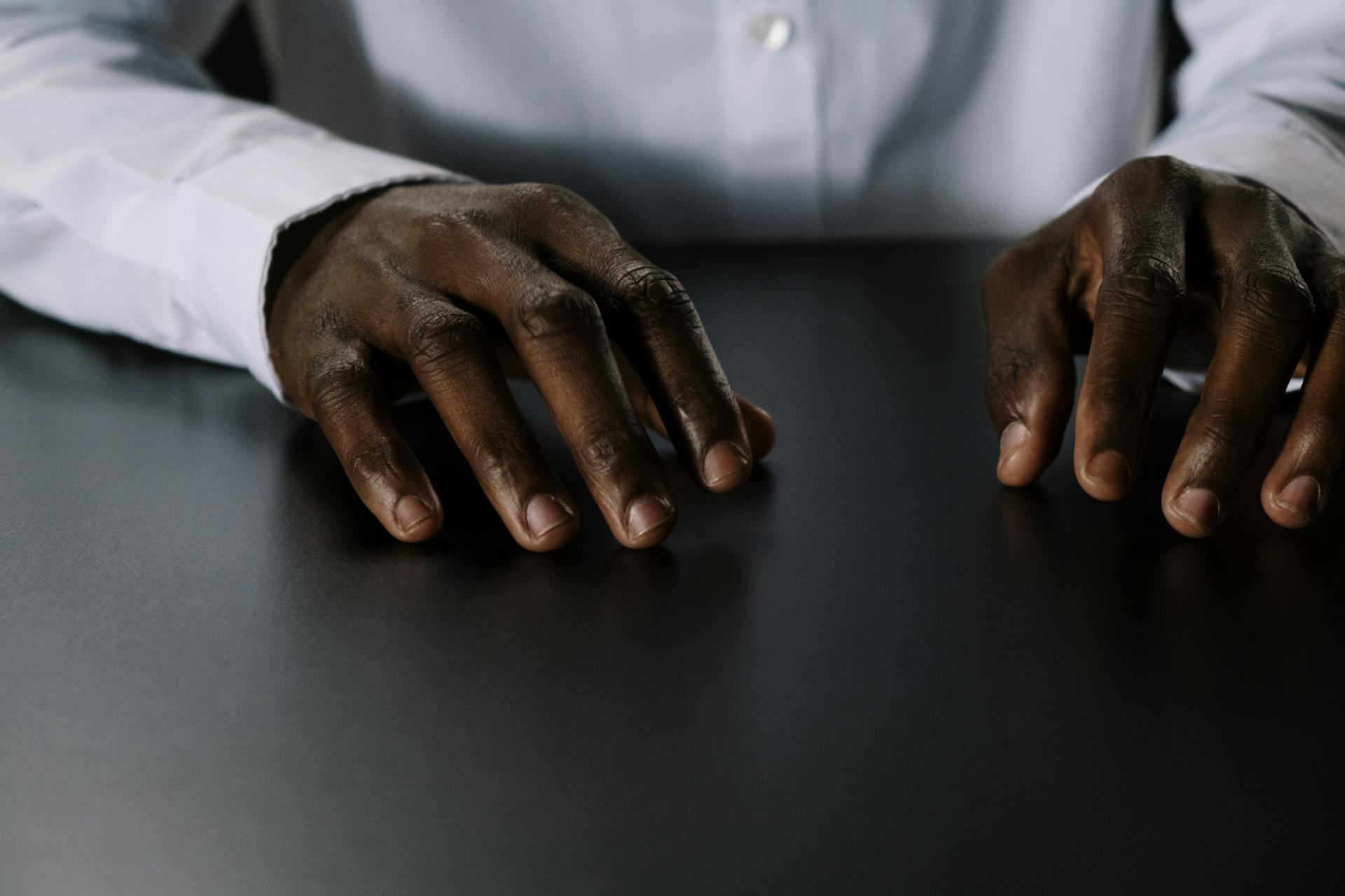 Homem tem mãos decepadas por parentes muçulmanos após se converter em Uganda