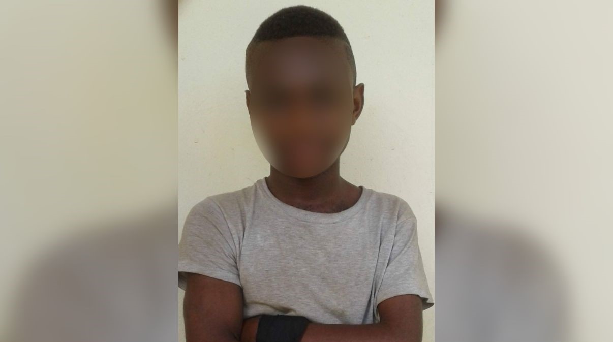 Jovem que sobreviveu após ter crânio esmagado na infância se torna evangelista no Congo