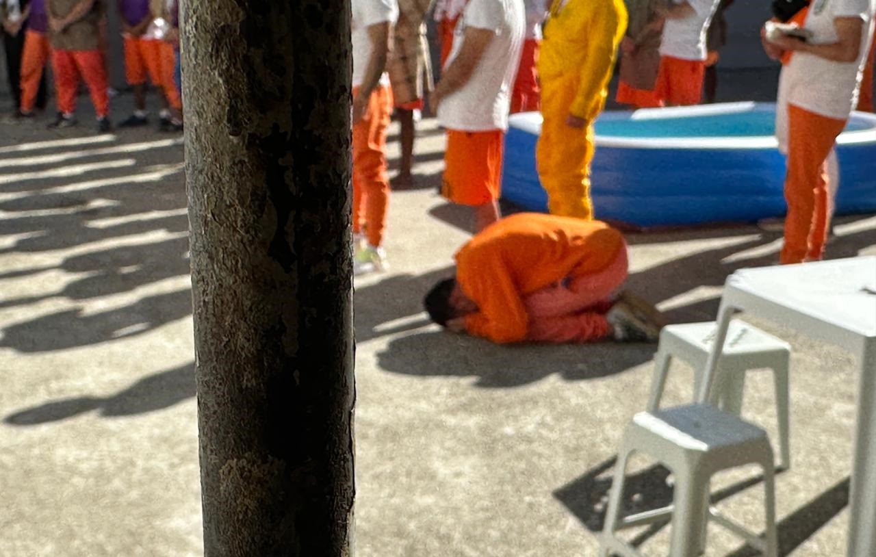 23 presos são batizados em penitenciária no Paraná: “Morreram para a velha vida”