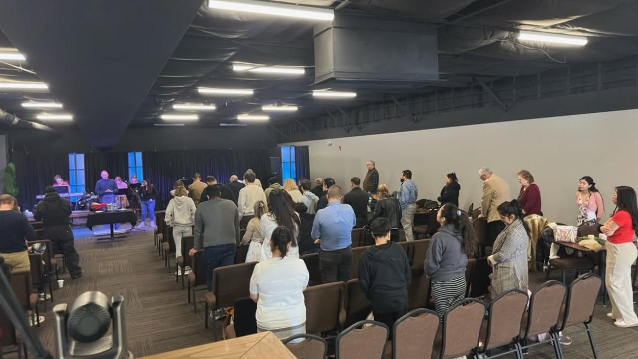 Igreja relata curas após corrente de oração nos EUA: ‘Deus continua transformando vidas’ 