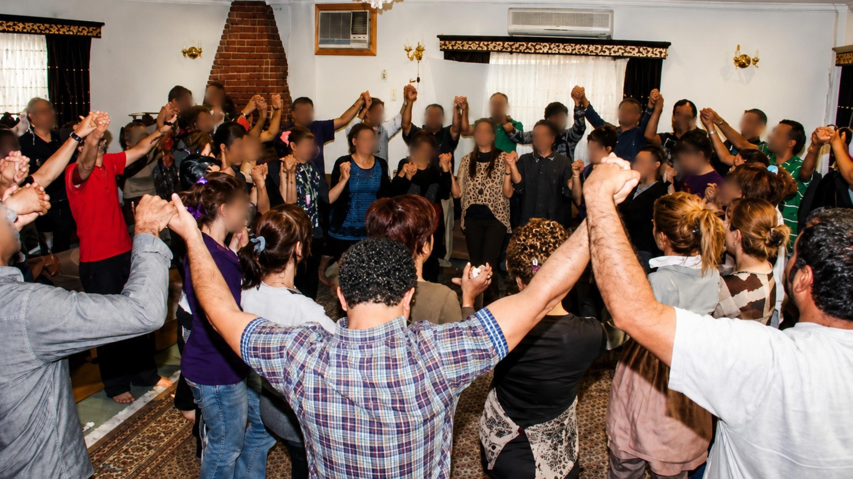 50 mil mesquitas fecham, enquanto cristianismo cresce no Irã: 