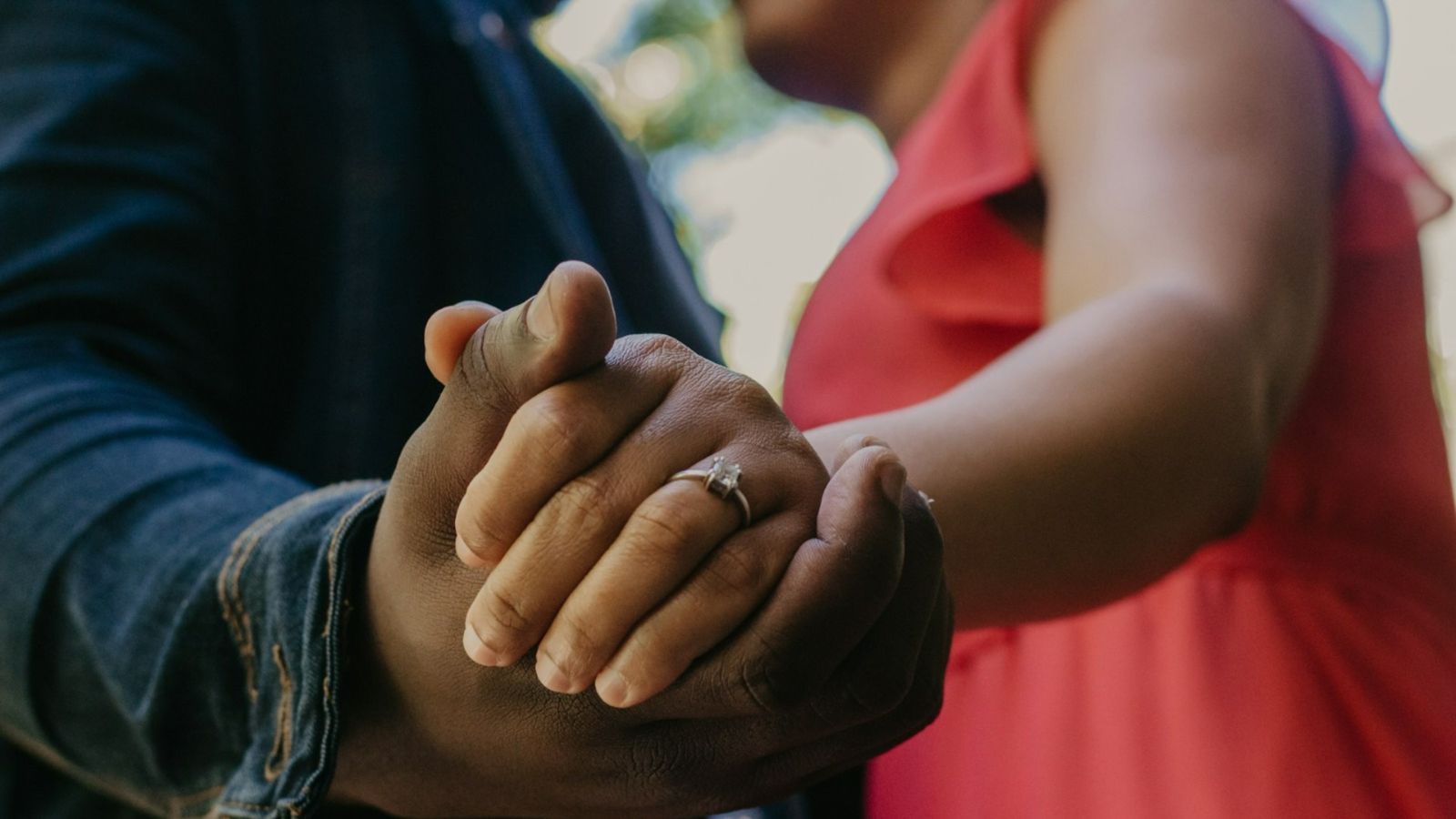 Após se converter, casal perde a guarda das filhas e é forçado a se divorciar na África