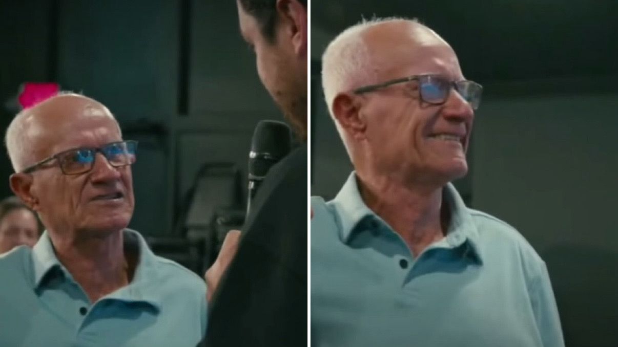 Após 60 anos afastado, idoso volta para Jesus em culto: ‘Não dá para fugir de Deus’