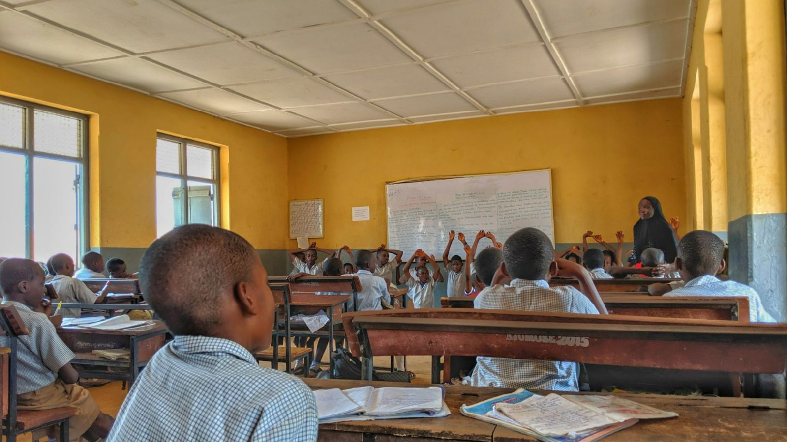 Terroristas invadem escola e sequestram dezenas de estudantes em novo ataque na Nigéria 