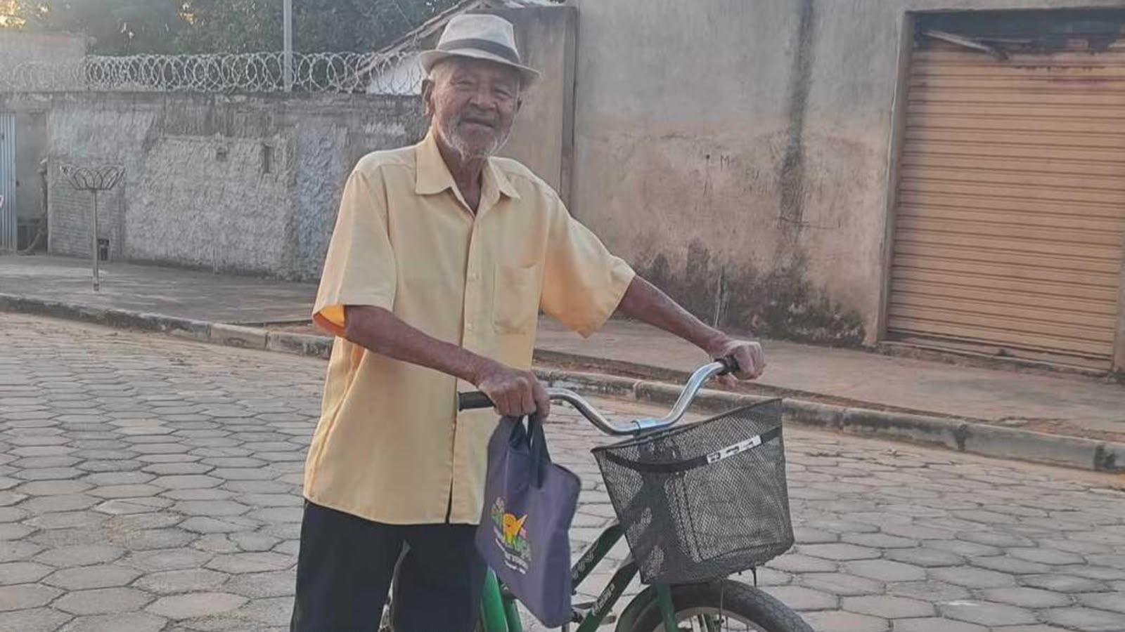 Idoso de 89 anos evangeliza de bicicleta em MG: “É meu dever pregar o Evangelho” 