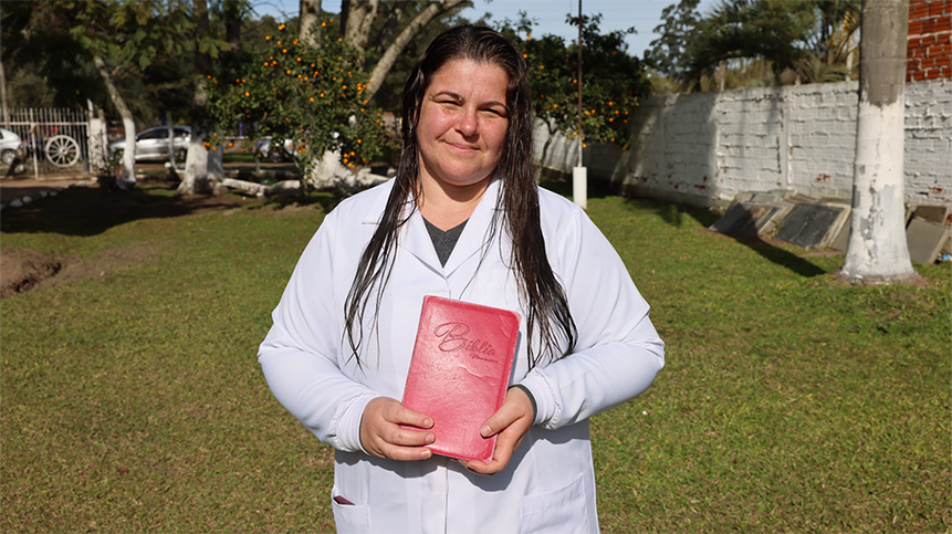Enfermeira aceita Jesus após ser evangelizada por paciente: ‘A verdade me transformou’