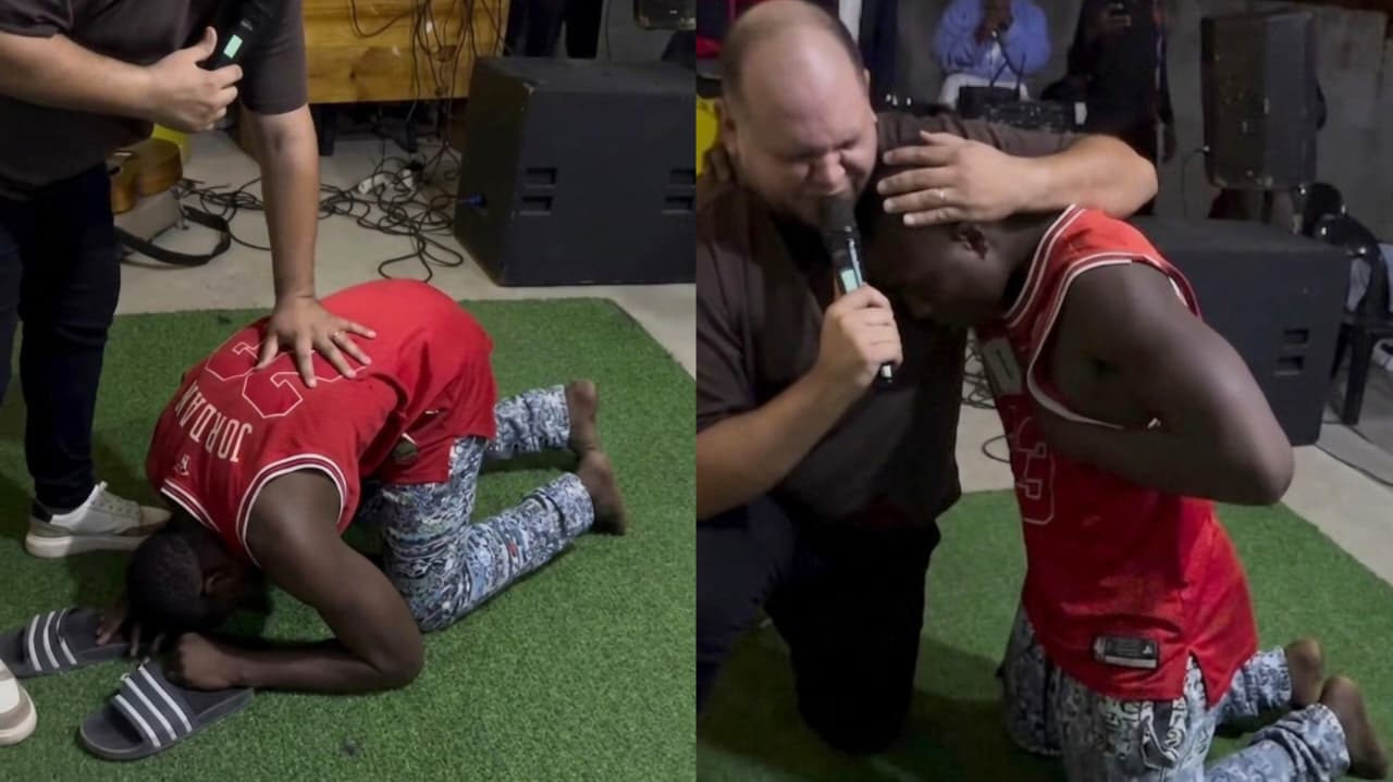 Jovem que passava pela rua é atraído por louvor de igreja e aceita Jesus em Moçambique