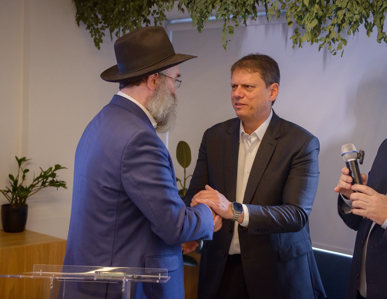 Tarcísio reafirma compromisso com segurança da comunidade judaica em evento na Fisesp