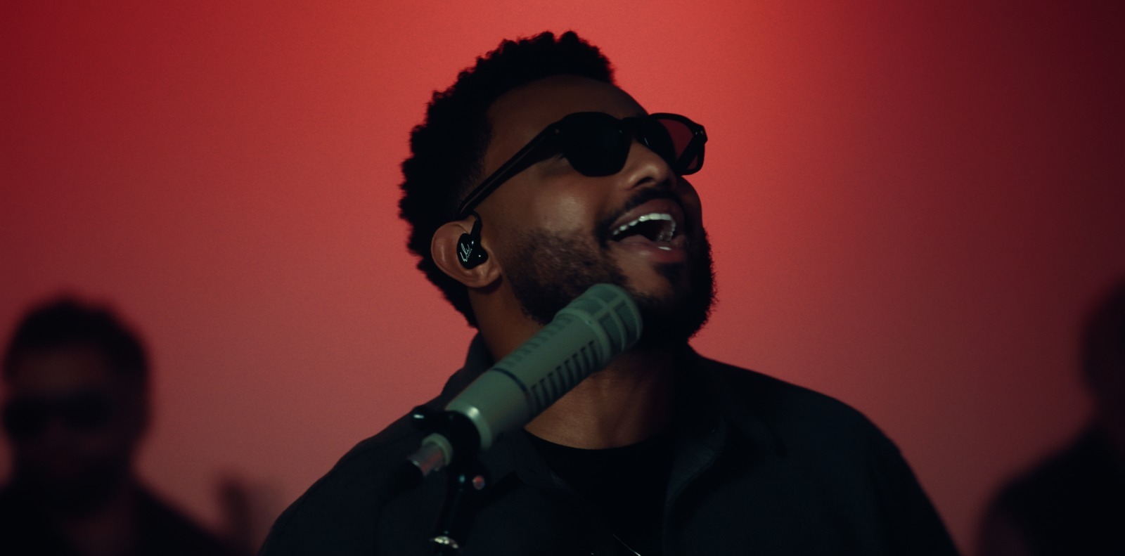 Eli Soares apresenta o single e clipe de “É Tudo Sobre Você”
