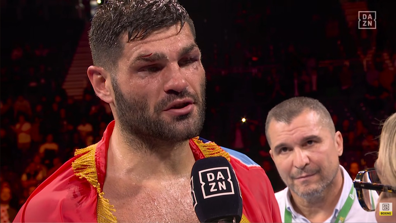 Boxeador exalta Jesus após se tornar campeão mundial: “Não fui eu, foi Cristo em mim”