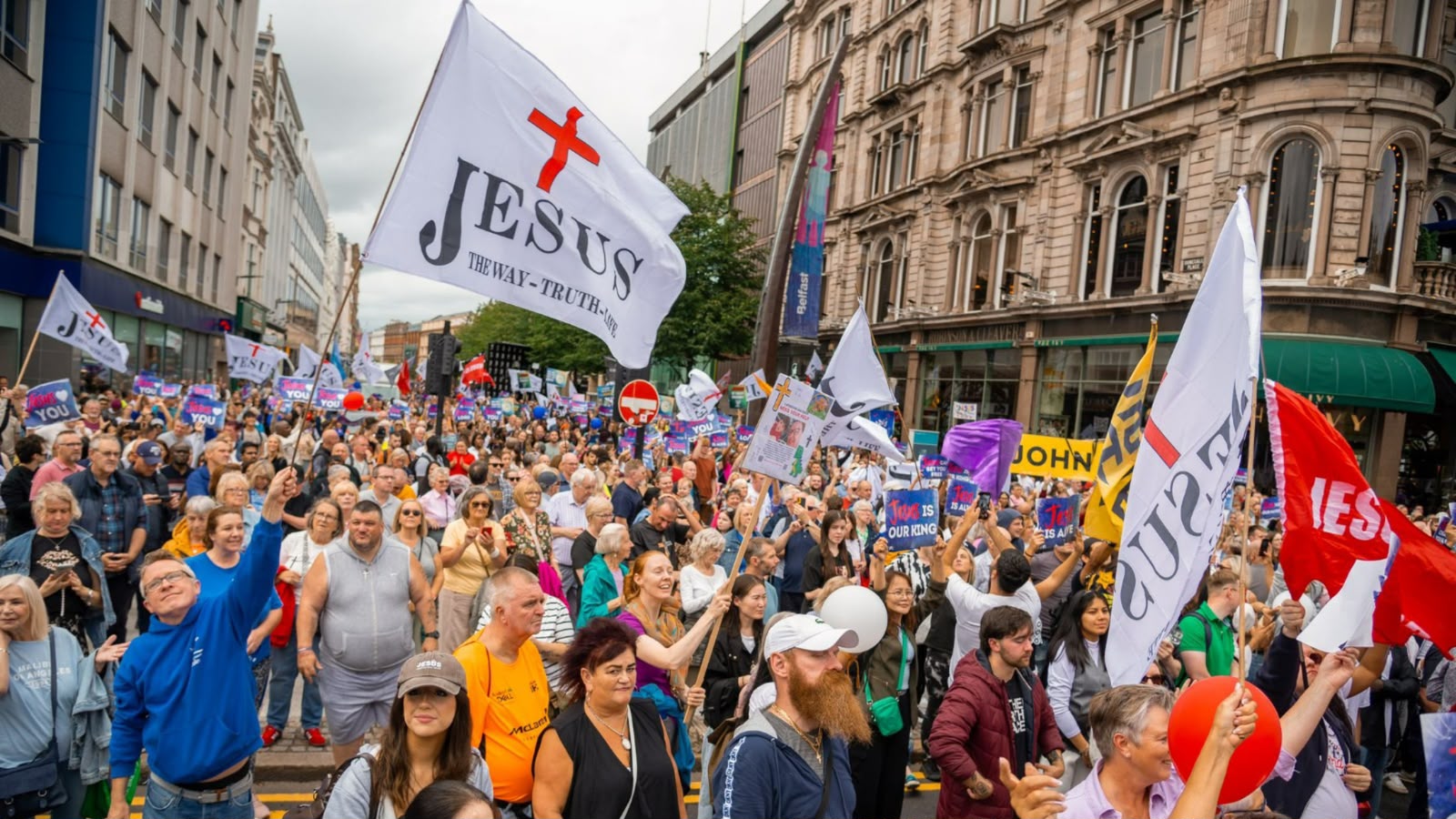 Mais de 1.000 cristãos marcham para Jesus nas ruas da Irlanda