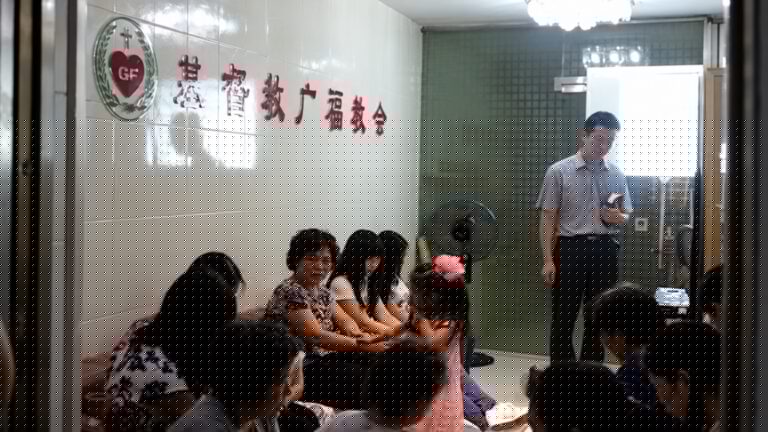 Polícia apreende materiais evangelísticos e expulsa igreja de local de culto na China