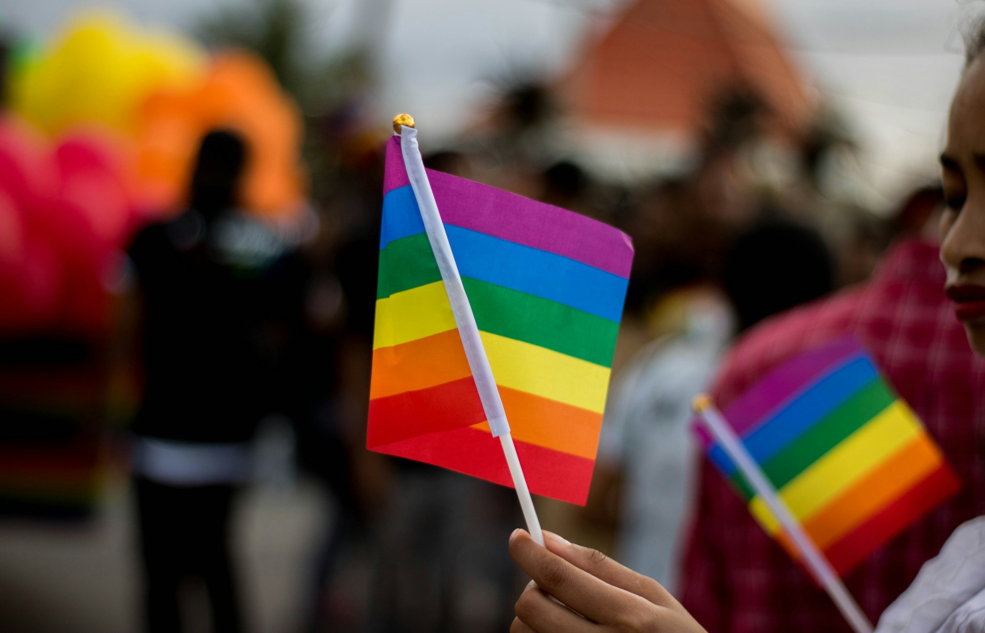 Número de adolescentes que se identificam como gays ou bissexuais cai nos EUA