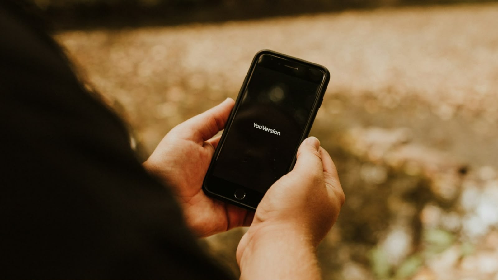 YouVersion libera tecnologia gratuita para igrejas criarem aplicativos bíblicos 